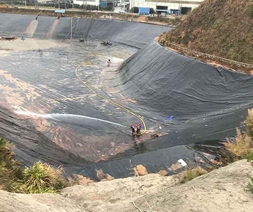 贵定废水池清理